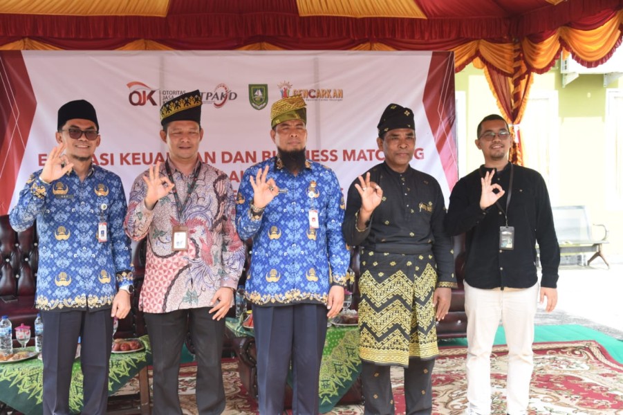 Bupati Kasmarni Buka Kegiatan Edukasi Keuangan dan Business Macthing bagi Pelaku UMKM Kabupaten Bengkalis