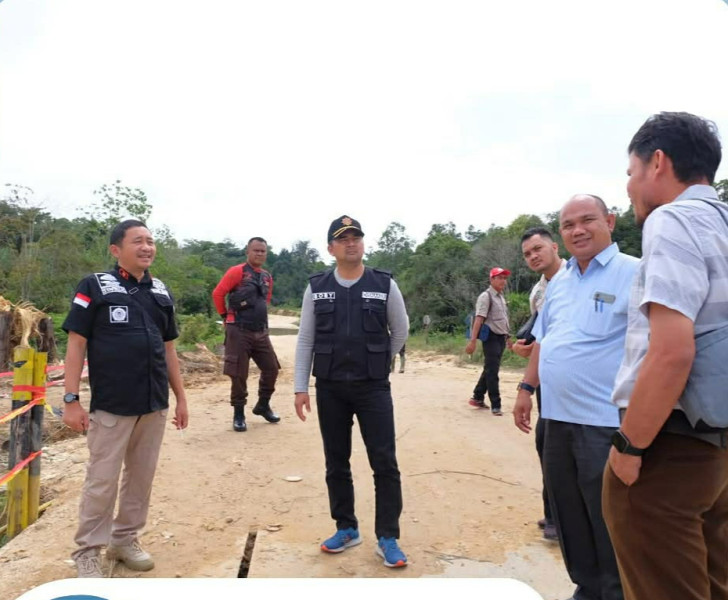 Kadisnakertrans Riau Boby Rachmat Tinjau Lokasi Pasca Kecelakaan Maut di Langgam