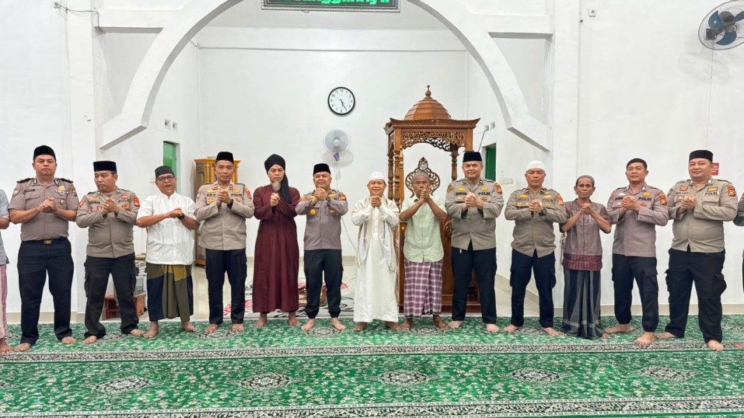 Polres Pelalawan Dekatkan Diri Lewat Subuh Keliling, Kompol Asep Rahmat Ajak Warga Bersatu Jaga Keamanan