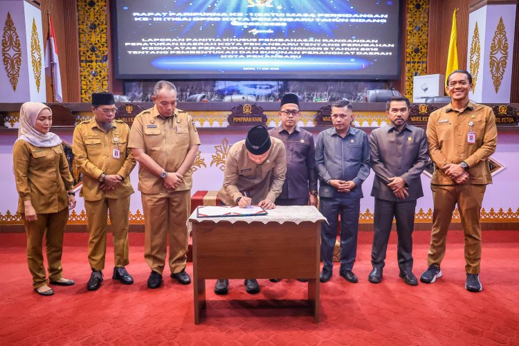 Rapat Paripurna DPRD dan Pemko Pekanbaru Setujui Ranperda PSPD Menjadi Perda