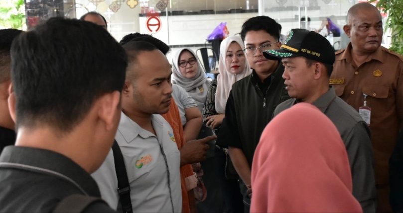 Ketua DPRD dan Komisi II DPRD Kota Pekanbaru Sidak Pasar Kodim Tuntaskan Persoalan Pasar Bangkitkan Ekonomi Kerakyatan