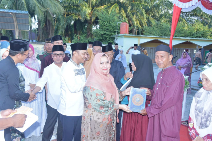 Bupati Kasmarni Imbau  Warga Tidak Bakar Lahan