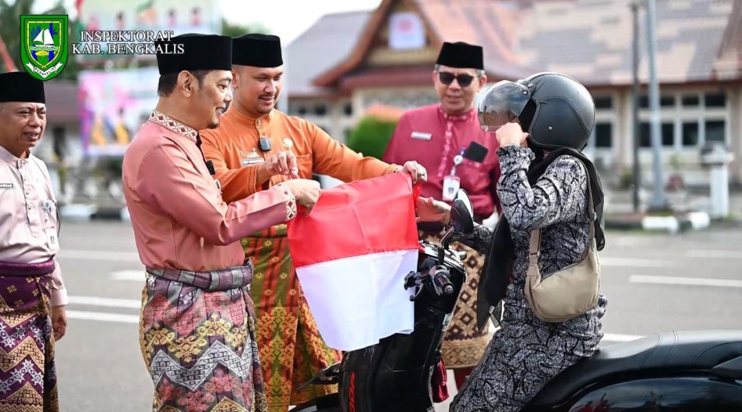 Gelorakan Semangat Kemerdekaan, Bupati Kasmarni Instruksikan PD Bagikan Bendera Merah Putih