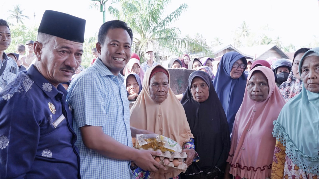 Temui Warga KPL, Wakil Bupati H. Sulaiman Serahkan Bantuan Sembako