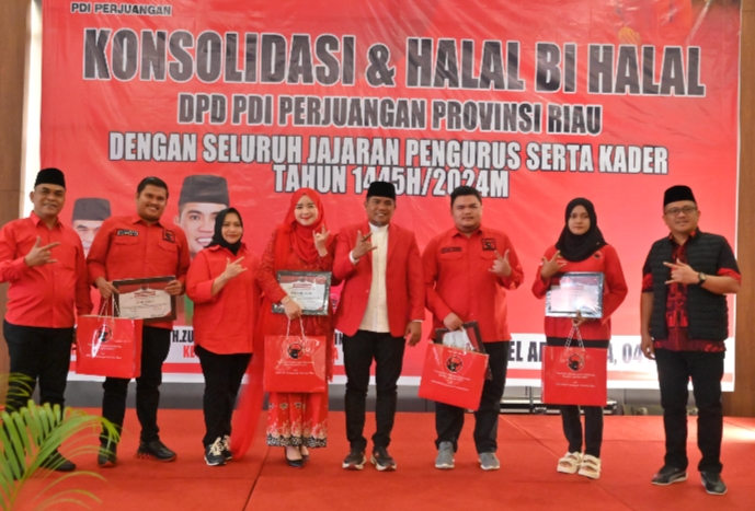 Bupati Kasmarni: Tahniah Kepada Septian Nugraha dan M Alga Viqky Azmi atas Penghargaan Suara Pileg Terbanyak se-Provinsi Riau