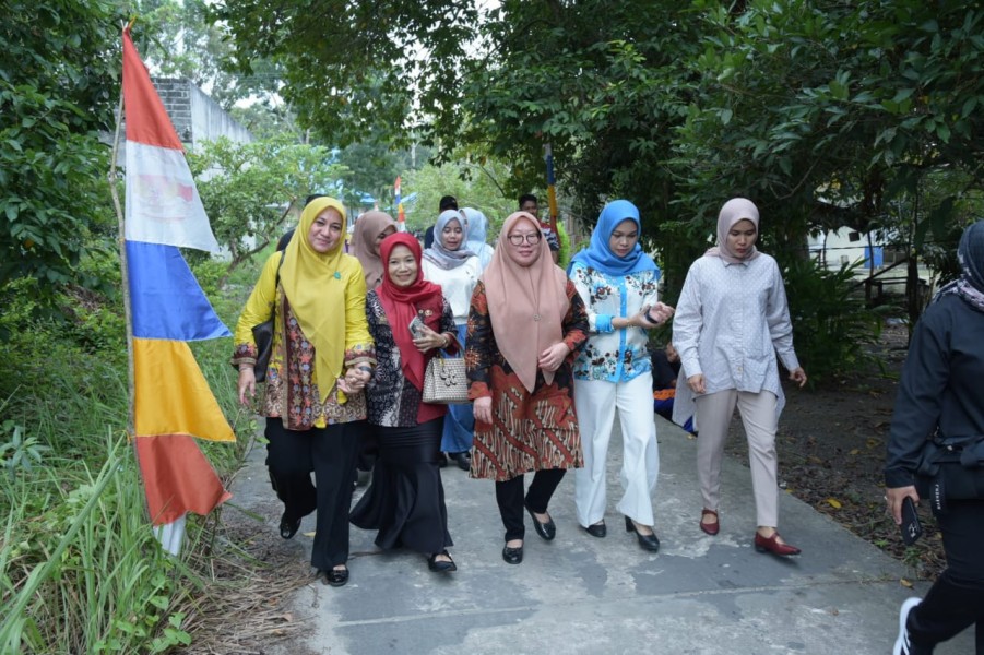 Ketua TP Posyandu Bengkalis Dampingi Ketua TP Provinsi Riau Tinjau Balita Stunting dan Gizi Buruk