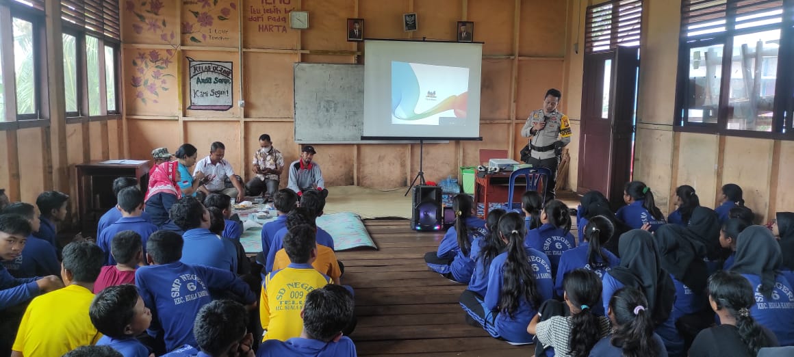 Polsek Kuala Kampar Sosialisasi Bahaya Narkoba di SMP N 6